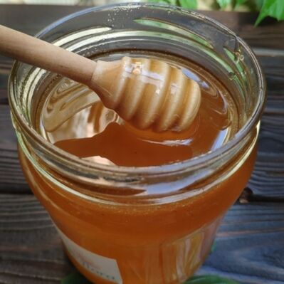 Med, který pomáhá při impotenci, smíchaný s ořechy, dává vynikající výsledky
